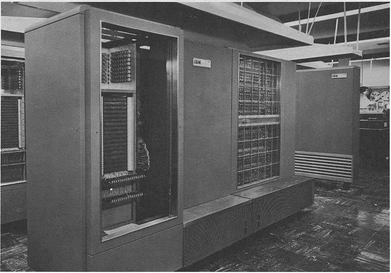 Станция первого поколения. ПК IBM 704. Компьютер IBM 701. IBM модель 701. 1957 IBM - 701.